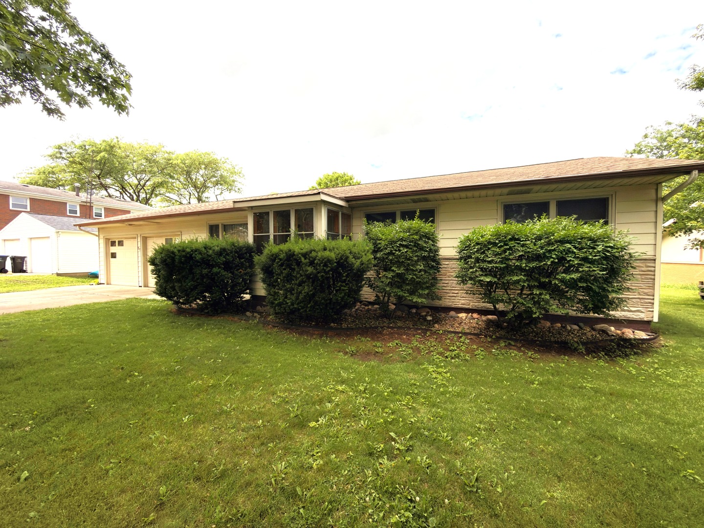 Homes for sale in Bloomington, IL | 315 Mecherle Dr, Bloomington, IL 61701 | MLS# 12679610
