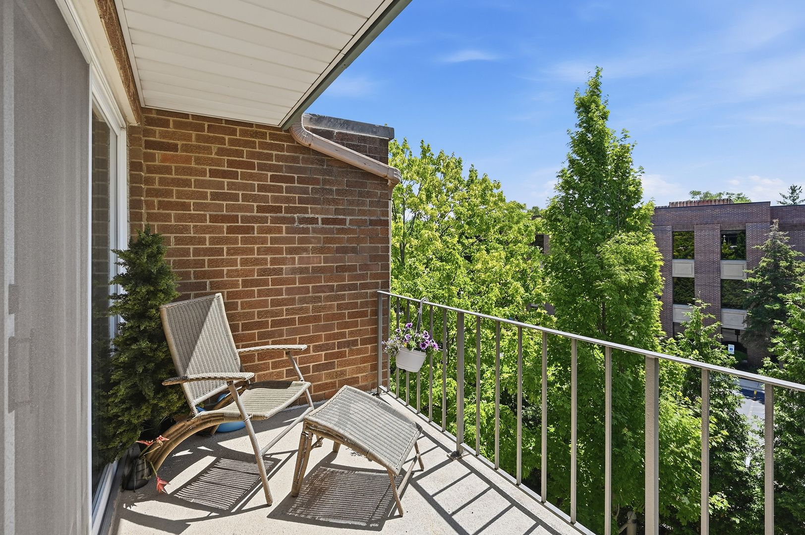 Homes for sale in Oak Brook, IL | 6 Oak Brk Clb Dr, Oak Brook, IL 60523