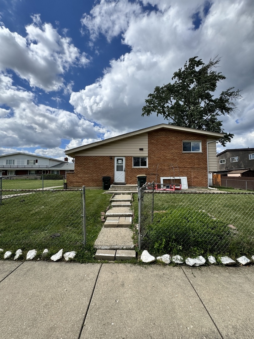 Homes for sale in Niles, IL | 7030 W Carol Ave, Niles, IL 60714 | MLS# 12679722
