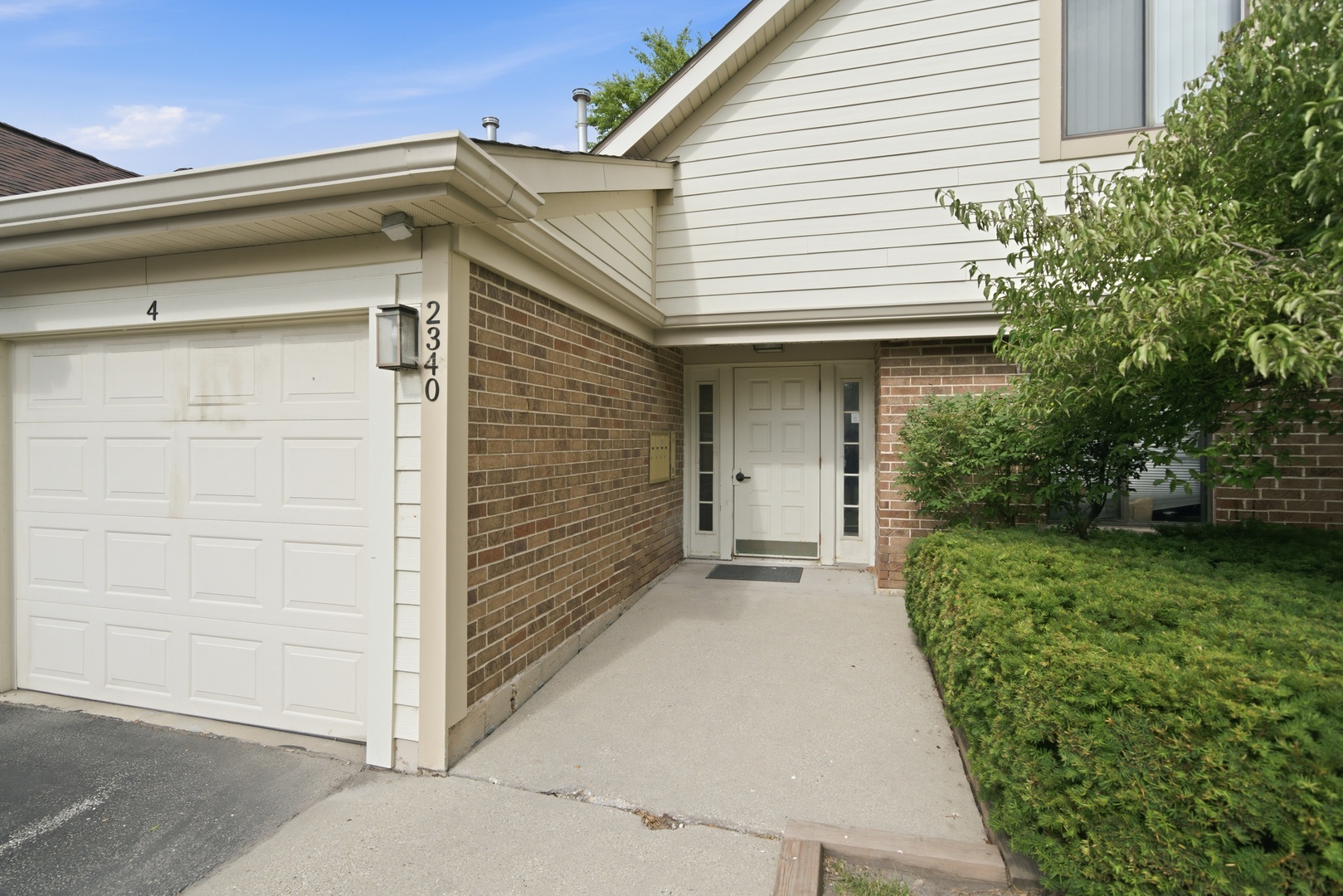 Homes for sale in Palatine, IL | 2340 E Old Hicks Rd N #1, Palatine, IL 60074 | MLS# 12679893
