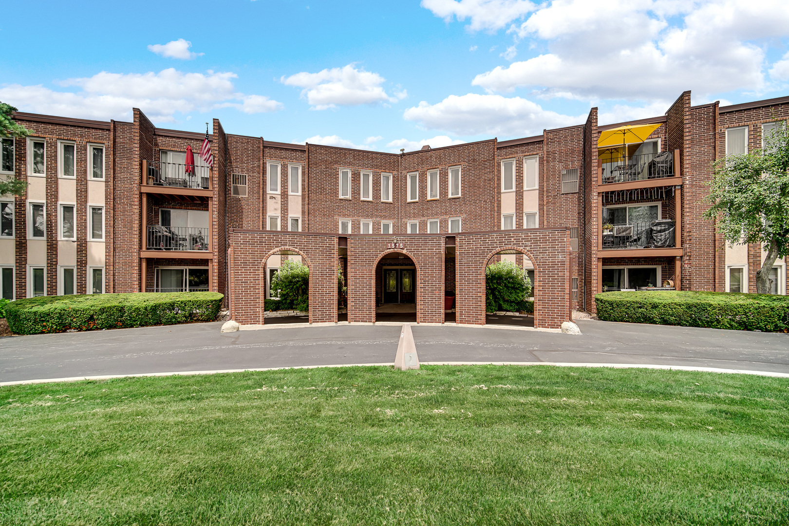 Homes for sale in Wheeling, IL | 1575 Sandpebble Dr #110, Wheeling, IL 60090 | MLS# 12679948