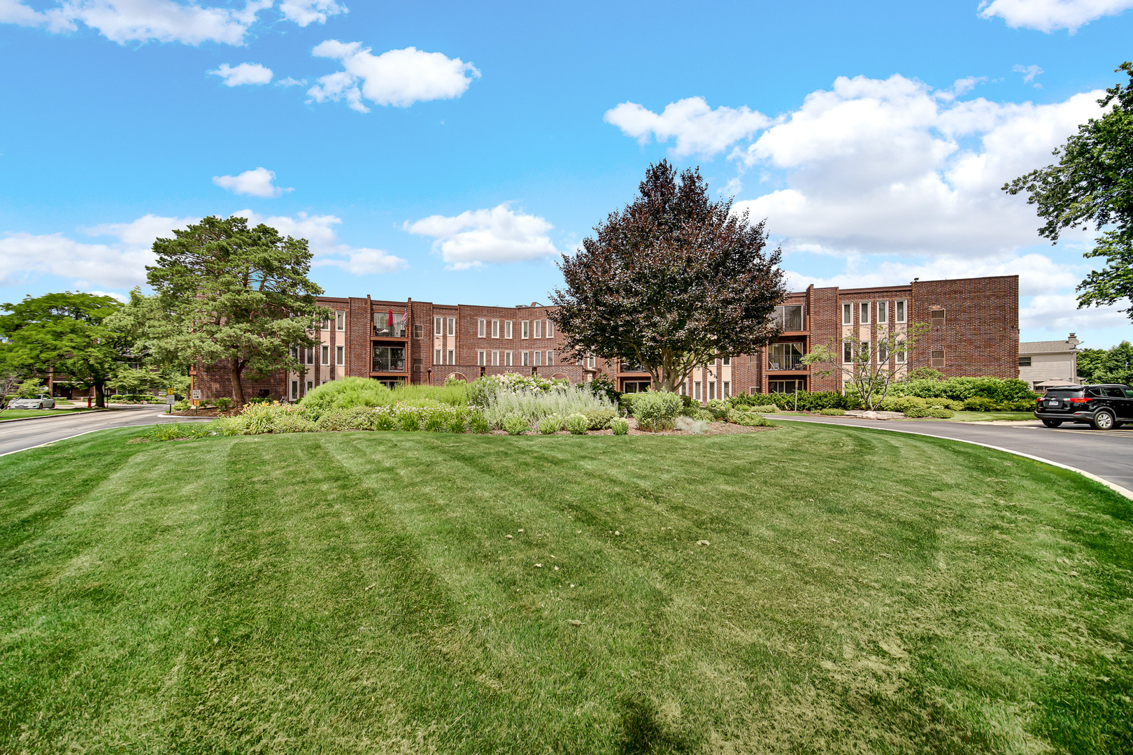 Homes for sale in Wheeling, IL | 1575 Sandpebble Dr #110, Wheeling, IL 60090 | MLS# 12679948