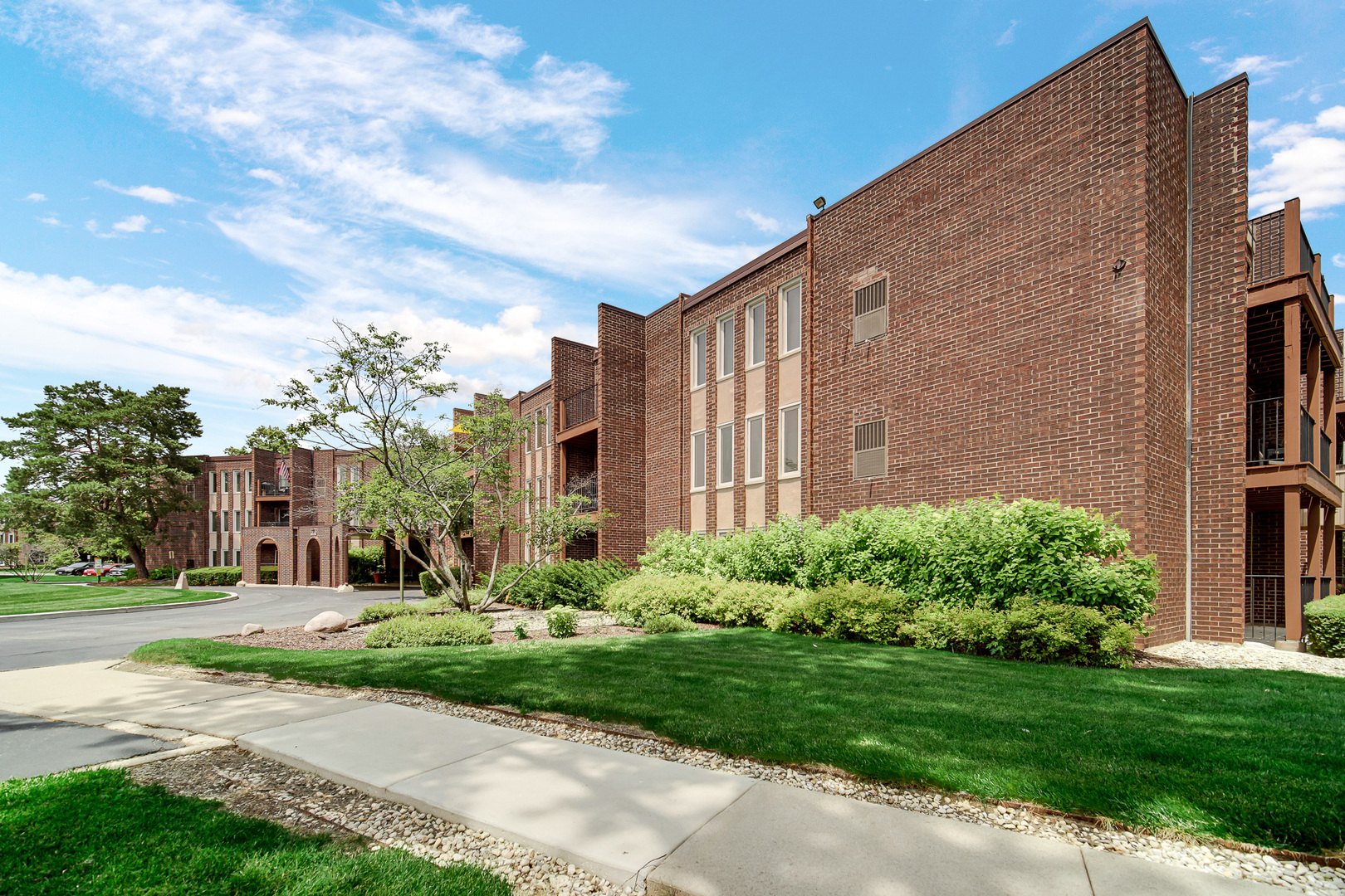 Homes for sale in Wheeling, IL | 1575 Sandpebble Dr #110, Wheeling, IL 60090 | MLS# 12679948
