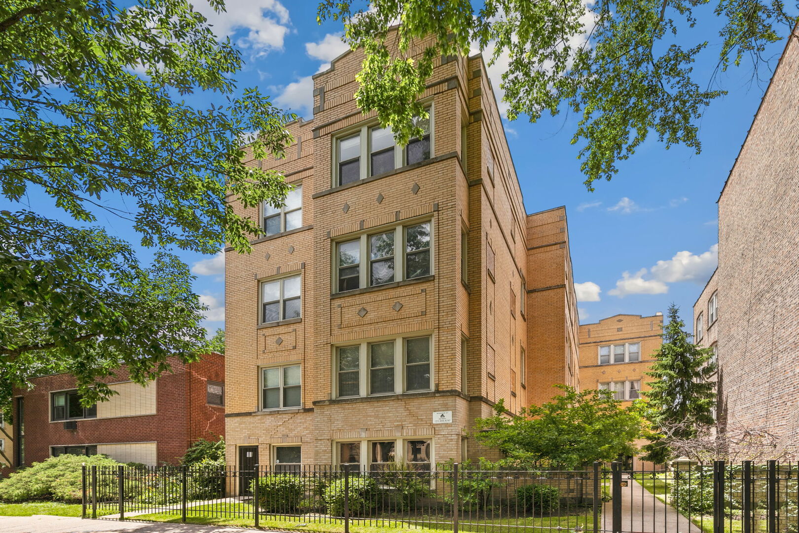 Homes for sale in Chicago, IL | 4104 N Mozart St #2W, Chicago, IL 60618 | MLS# 12680078