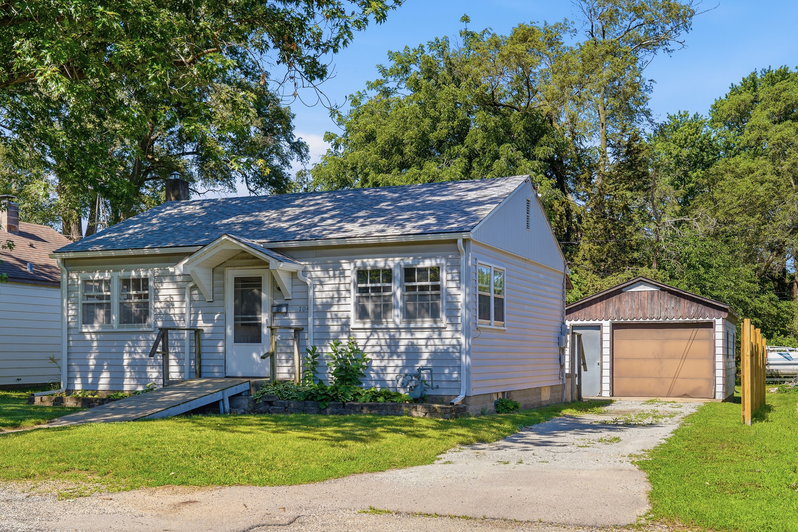 Homes for sale in Rock Falls, IL | 704 6th Ave, Rock Falls, IL 61071 | MLS# 12680081