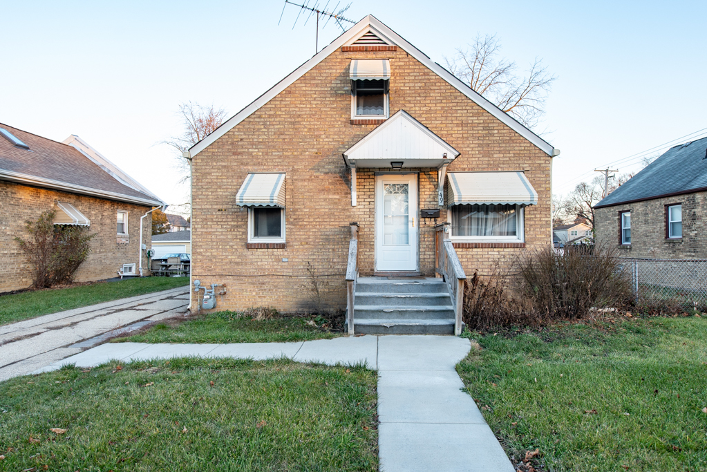 Homes for sale in Waukegan, IL | 49 S Lewis Ave, Waukegan, IL 60085 | MLS# 12680087