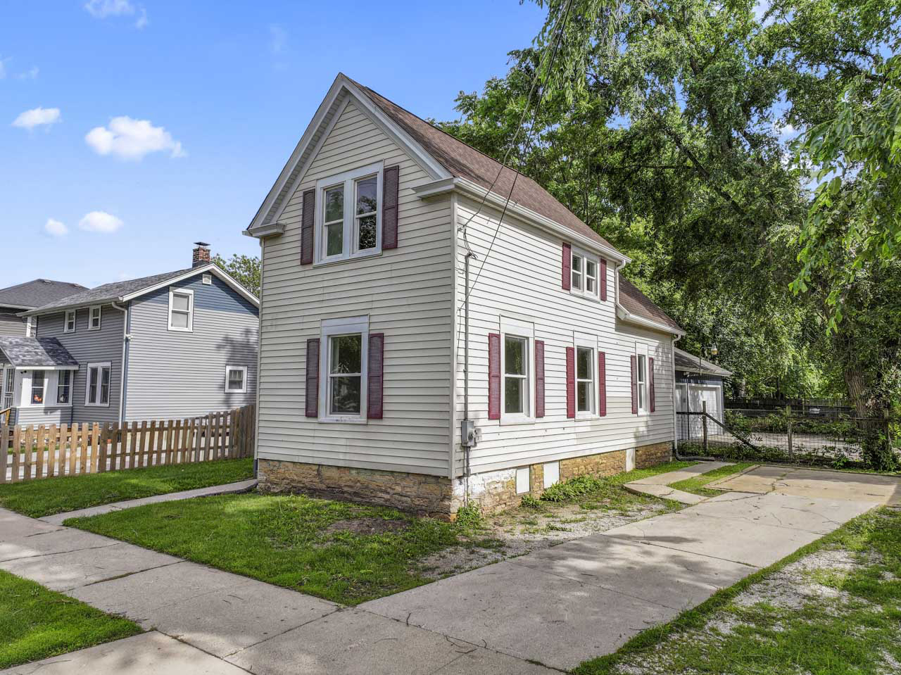 Homes for sale in Aurora, IL | 418 W Illinois Ave, Aurora, IL 60506 | MLS# 12680251