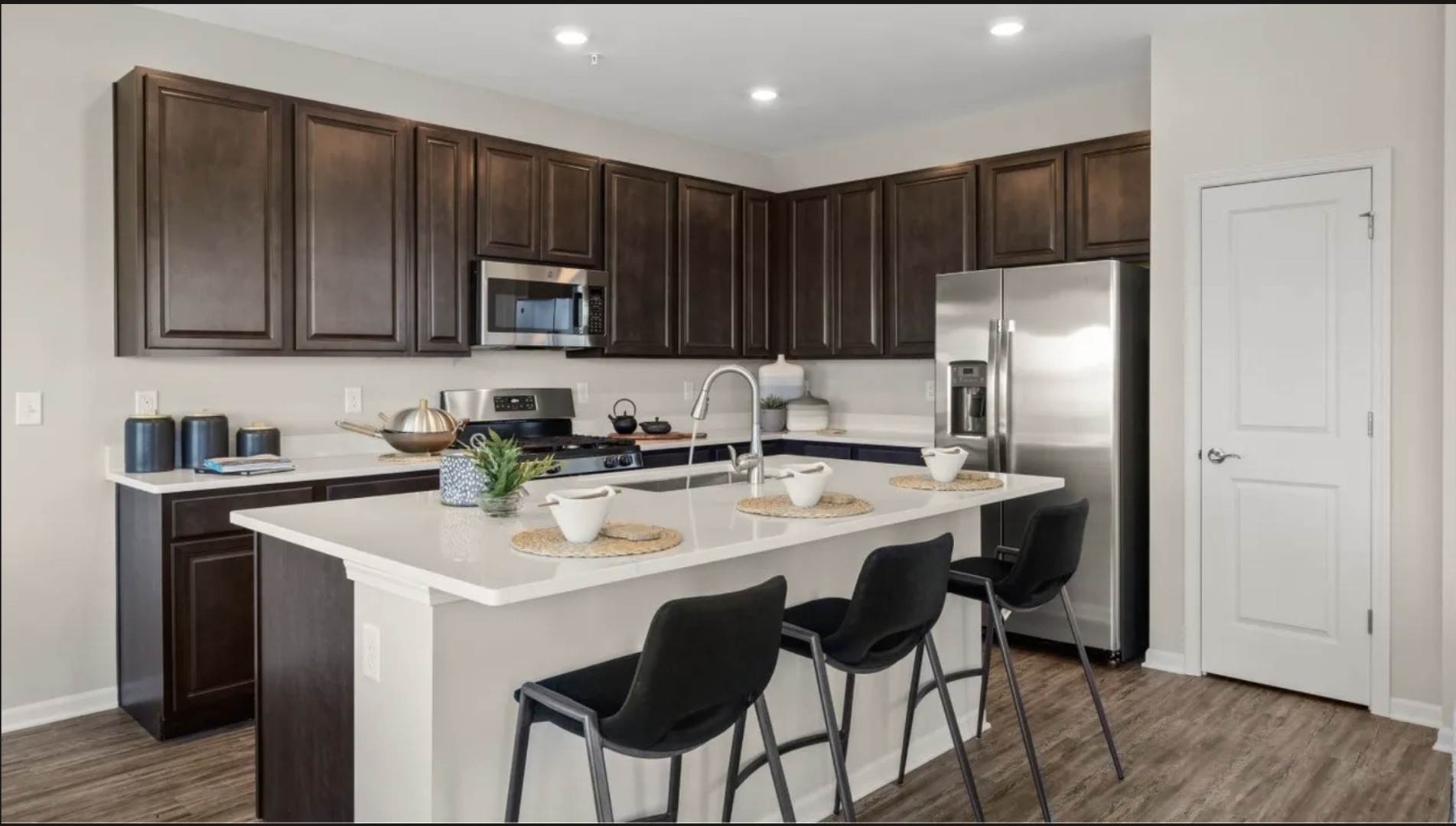 Homes for sale in South Elgin, IL | 1096 Moraine Dr, South Elgin, IL 60177 | MLS# 12680258