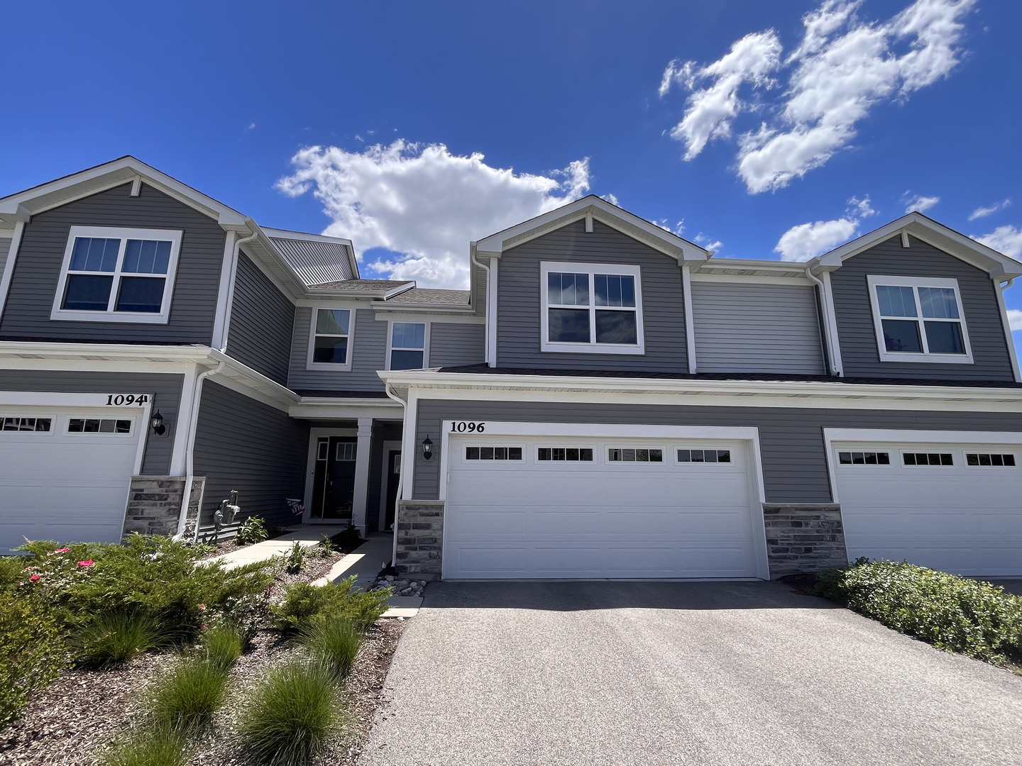 Homes for sale in South Elgin, IL | 1096 Moraine Dr, South Elgin, IL 60177 | MLS# 12680258