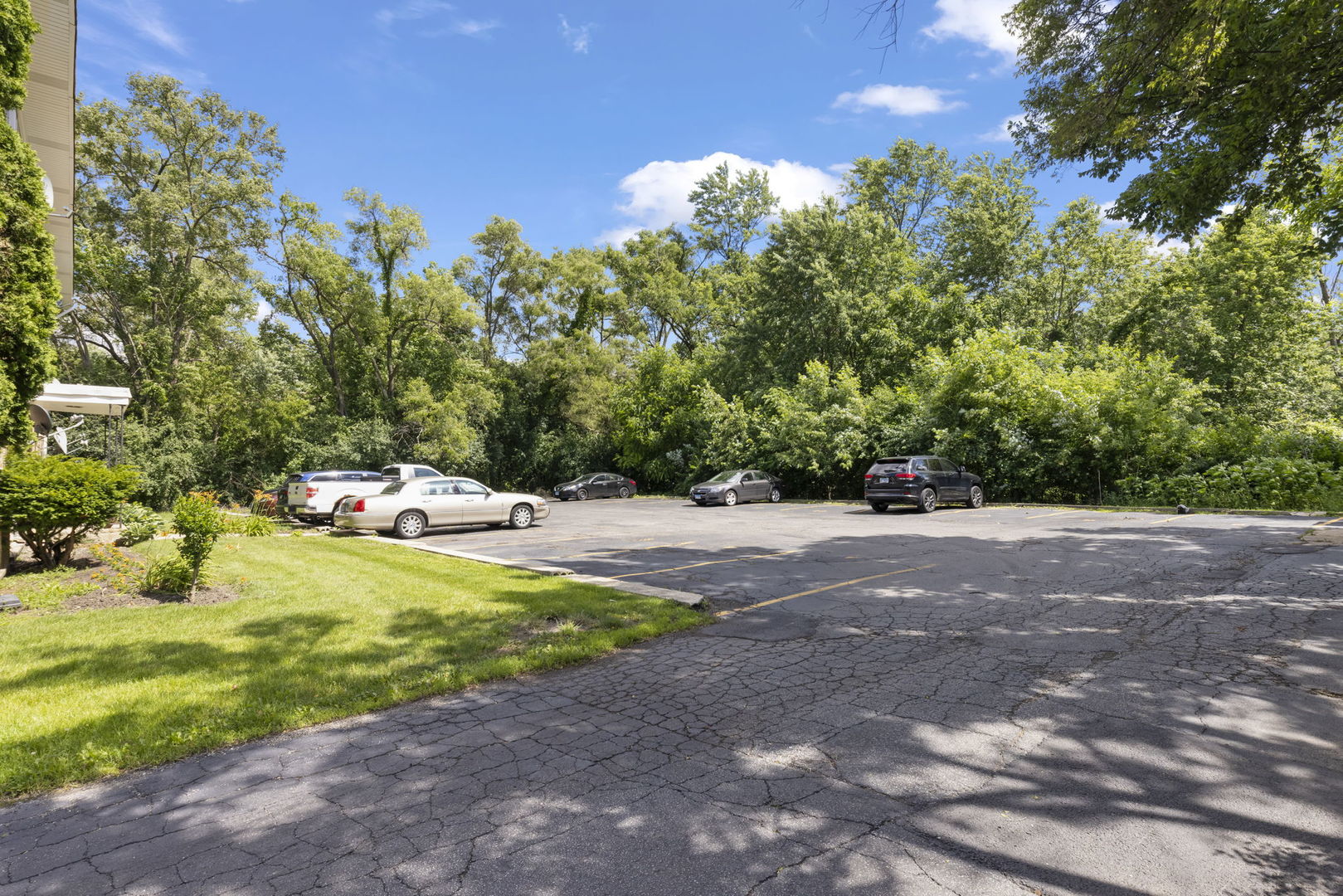 Homes for sale in Addison, IL | 255 E Oak Street, Addison, IL 60101 | Houzeo