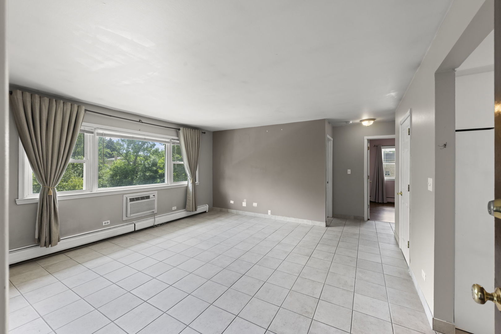 Homes for sale in Addison, IL | 255 E Oak St #12, Addison, IL 60101 | MLS# 12680268