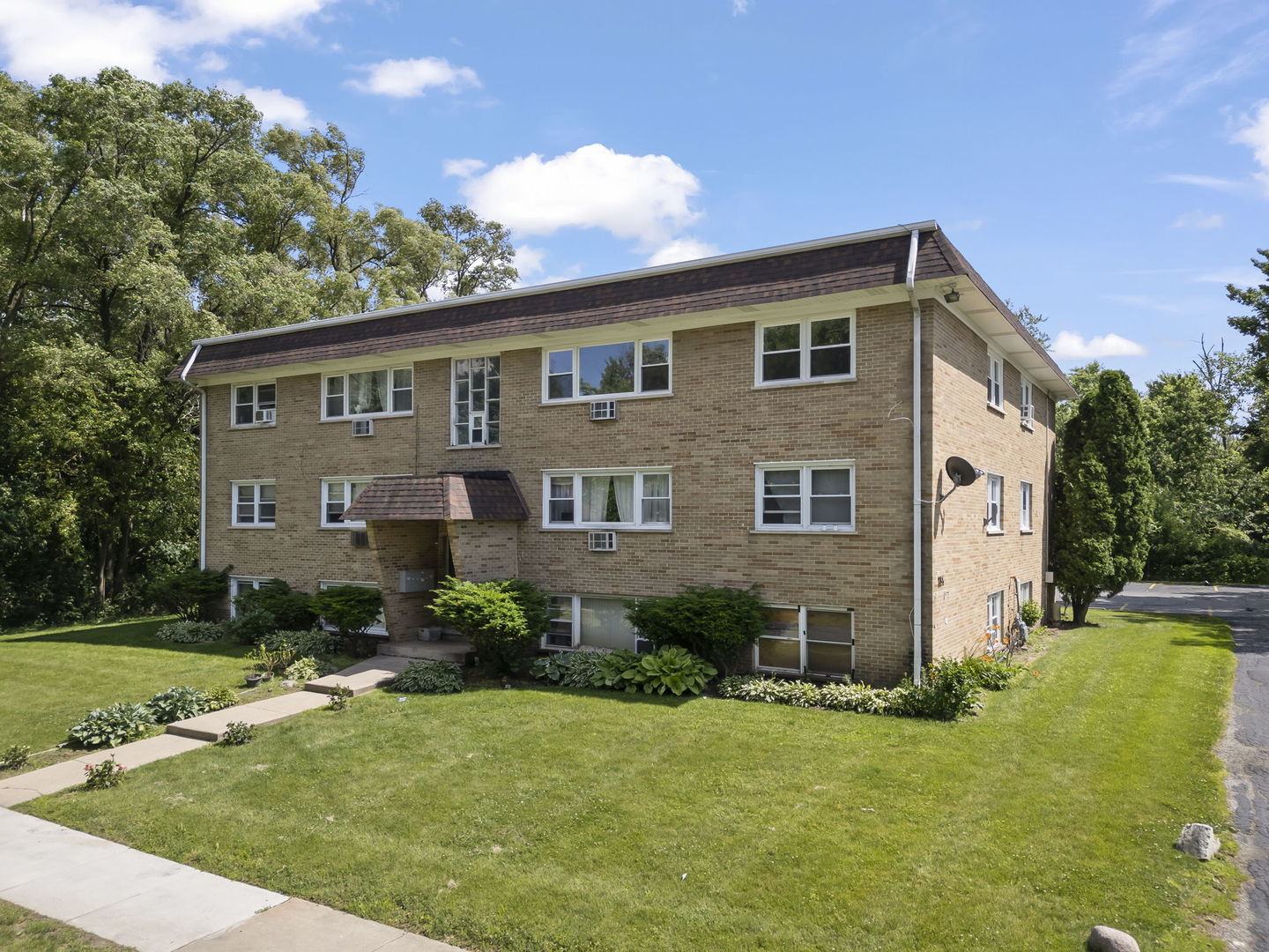 Homes for sale in Addison, IL | 255 E Oak St #12, Addison, IL 60101 | MLS# 12680268