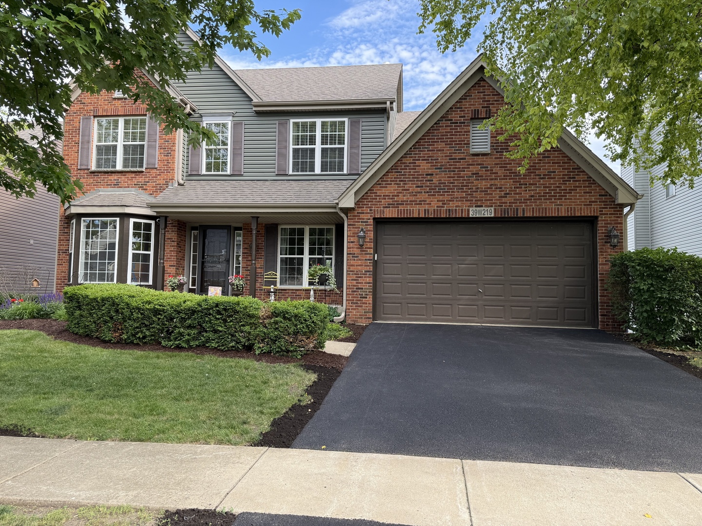 Homes for sale in Geneva, IL | 39w219 E Mallory Dr, Geneva, IL 60134 | MLS# 12680313