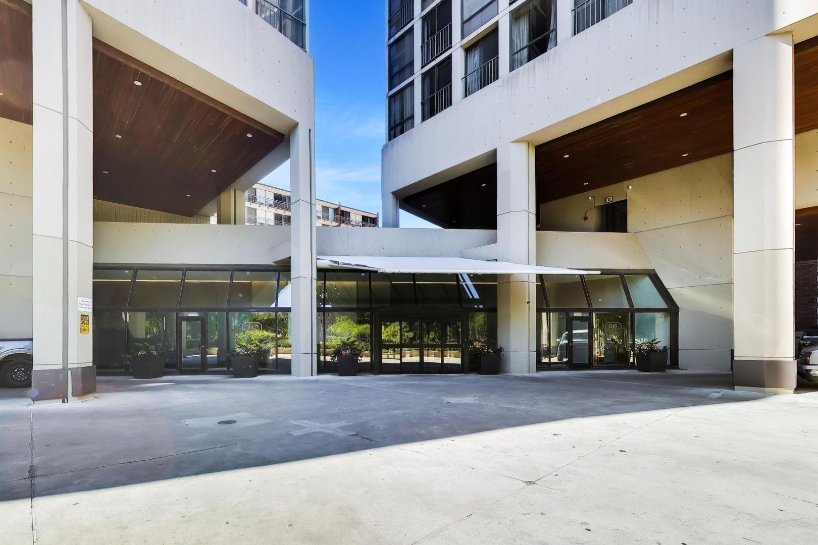 2nd image of 345 W Fullerton Pkwy #1905, Chicago, IL 60614 | MLS# 12680604
