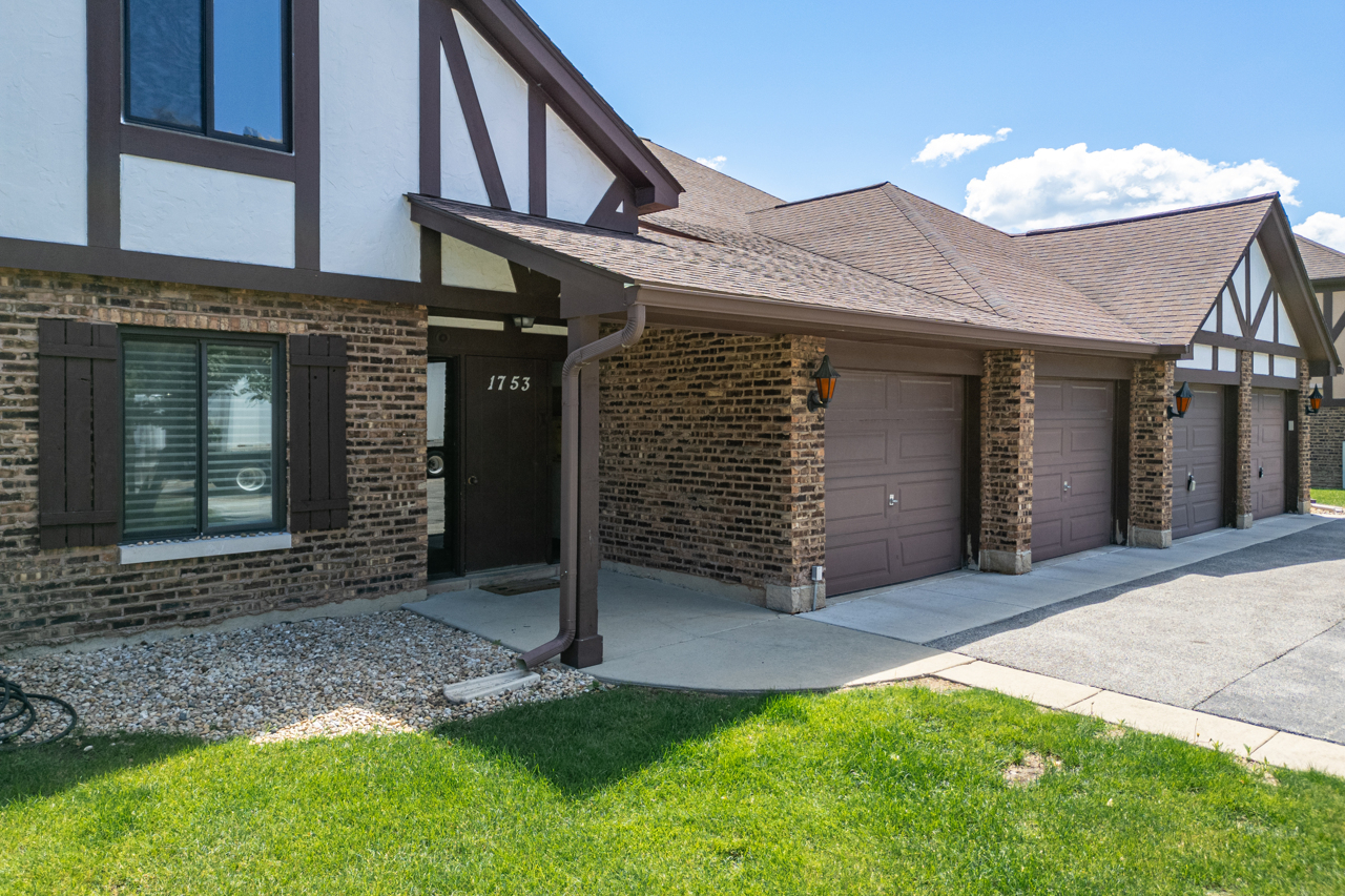 Homes for sale in Wheaton, IL | 1753 Plymouth Ct #B, Wheaton, IL 60189 | MLS# 12680679