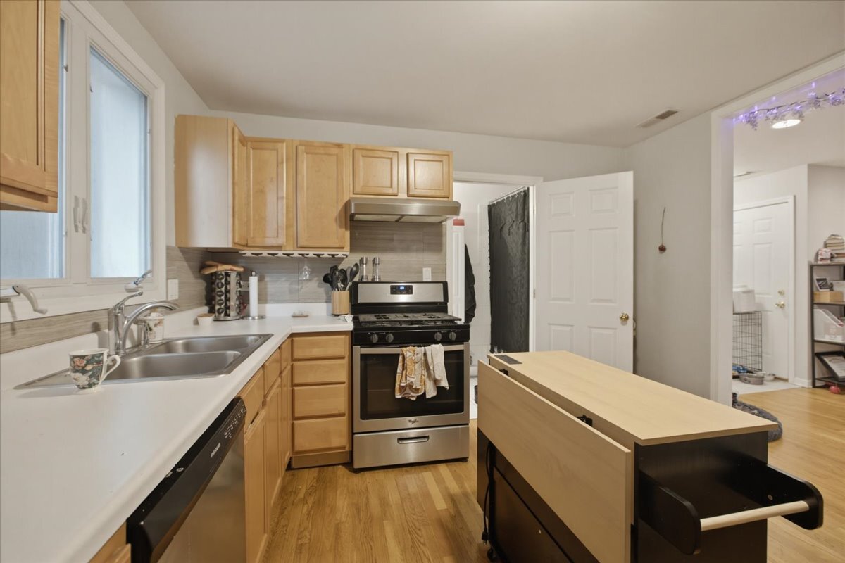 Homes for sale in Chicago, IL | 3859 N Whipple St, Chicago, IL 60618 | MLS# 12680892