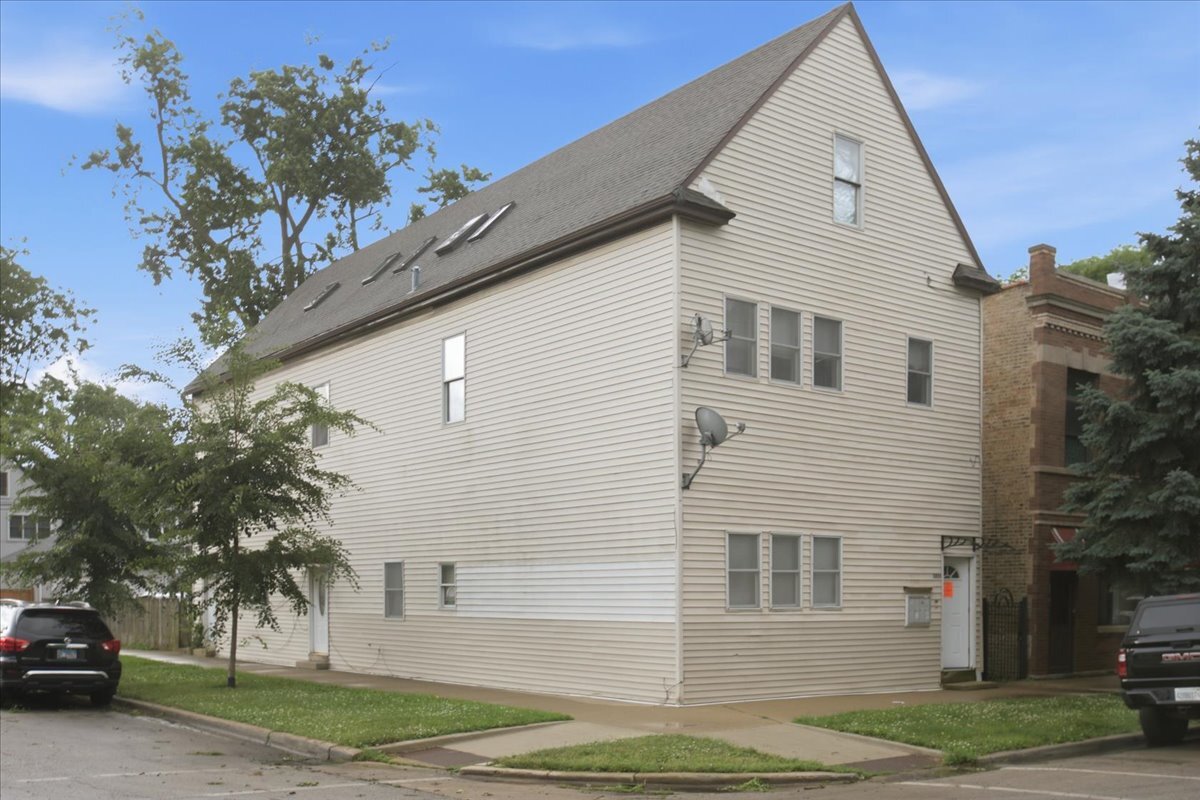 Homes for sale in Chicago, IL | 3859 N Whipple St, Chicago, IL 60618 | MLS# 12680892