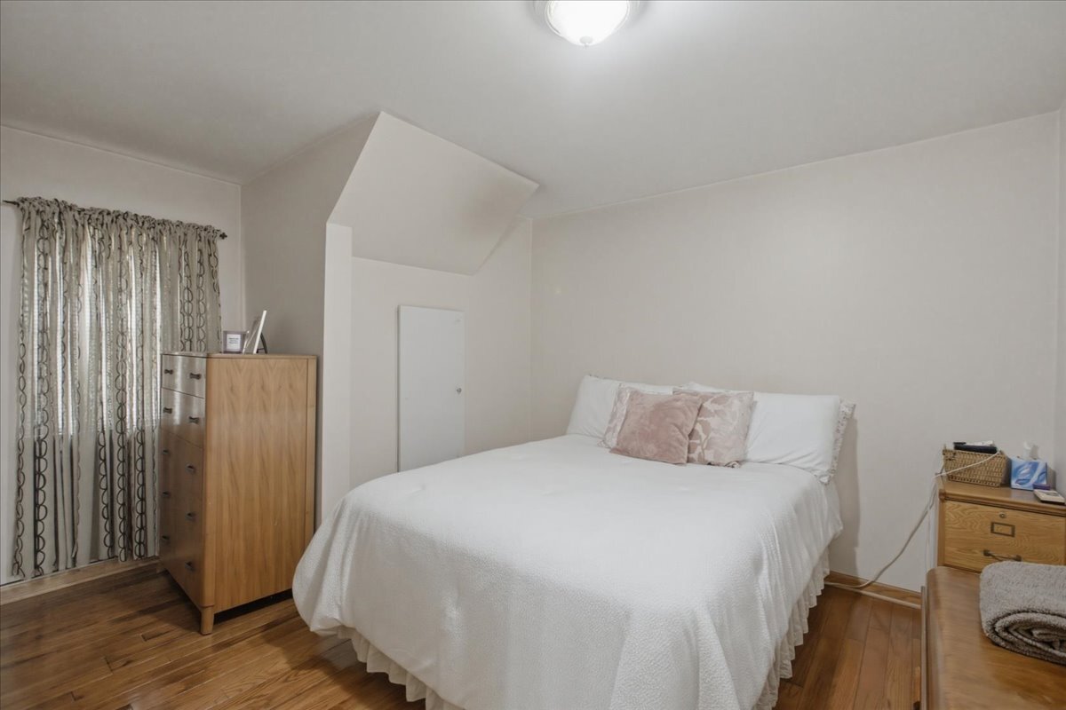 Homes for sale in Chicago, IL | 3859 N Whipple St, Chicago, IL 60618 | MLS# 12680892