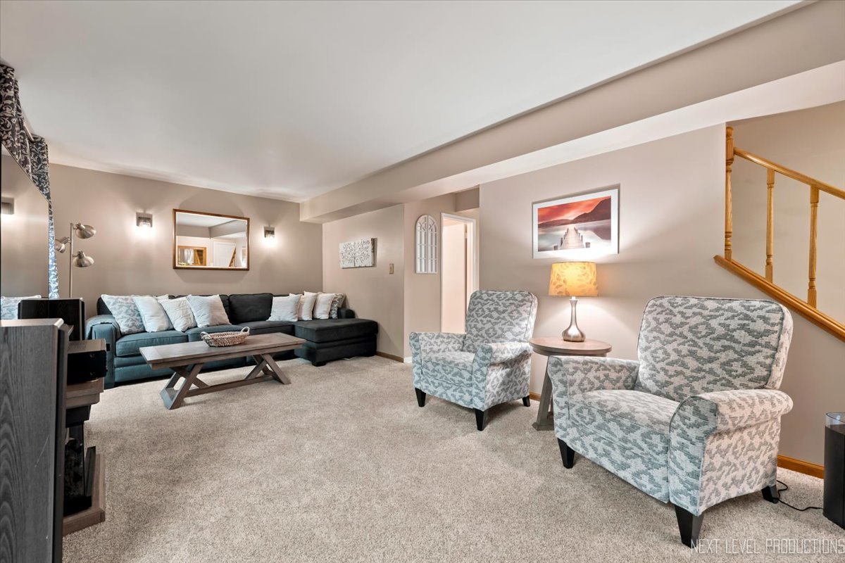 Homes for sale in Geneva, IL | 452 N Glengarry Dr, Geneva, IL 60134 | MLS# 12681040