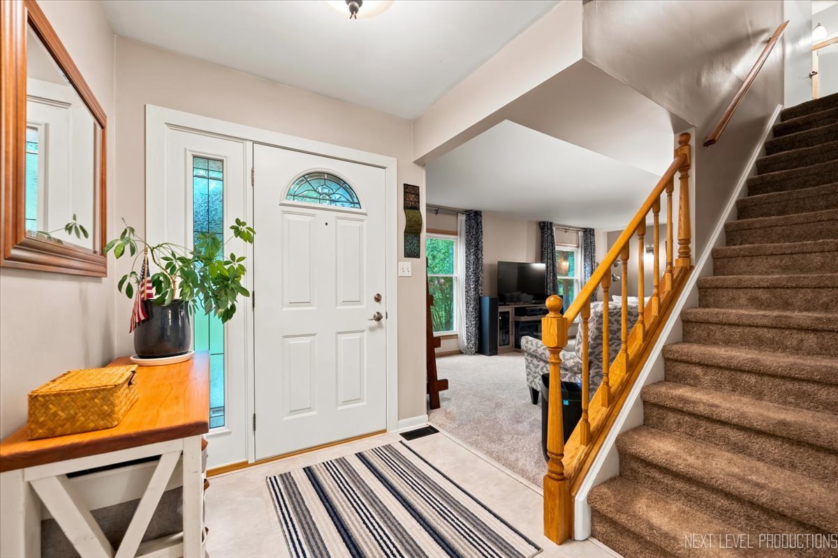 Homes for sale in Geneva, IL | 452 N Glengarry Dr, Geneva, IL 60134 | MLS# 12681040