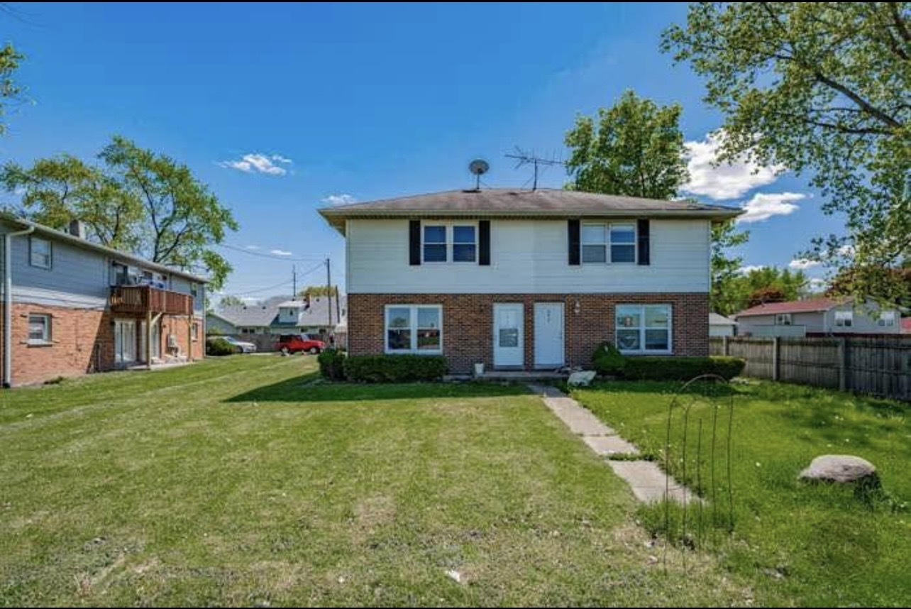 Homes for sale in Aurora, IL | 390 W Indian Trl, Aurora, IL 60506 | MLS# 12681096