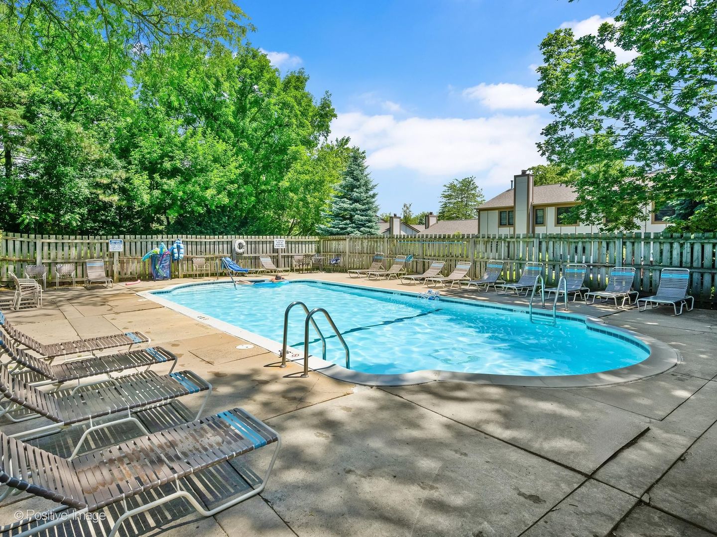 Homes for sale in Wheaton, IL | 1039 Oakview Dr, Wheaton, IL 60187 | MLS# 12681214