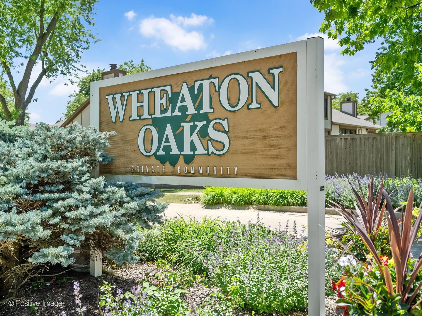 Homes for sale in Wheaton, IL | 1039 Oakview Dr, Wheaton, IL 60187 | MLS# 12681214