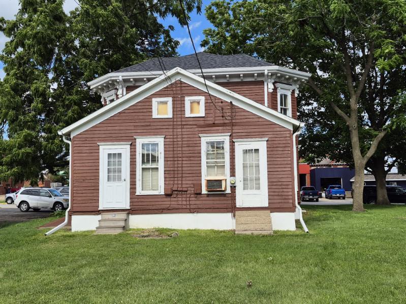 Homes for sale in Kewanee, IL | 117 S Chestnut St, Kewanee, IL 61443 | MLS# 12681273