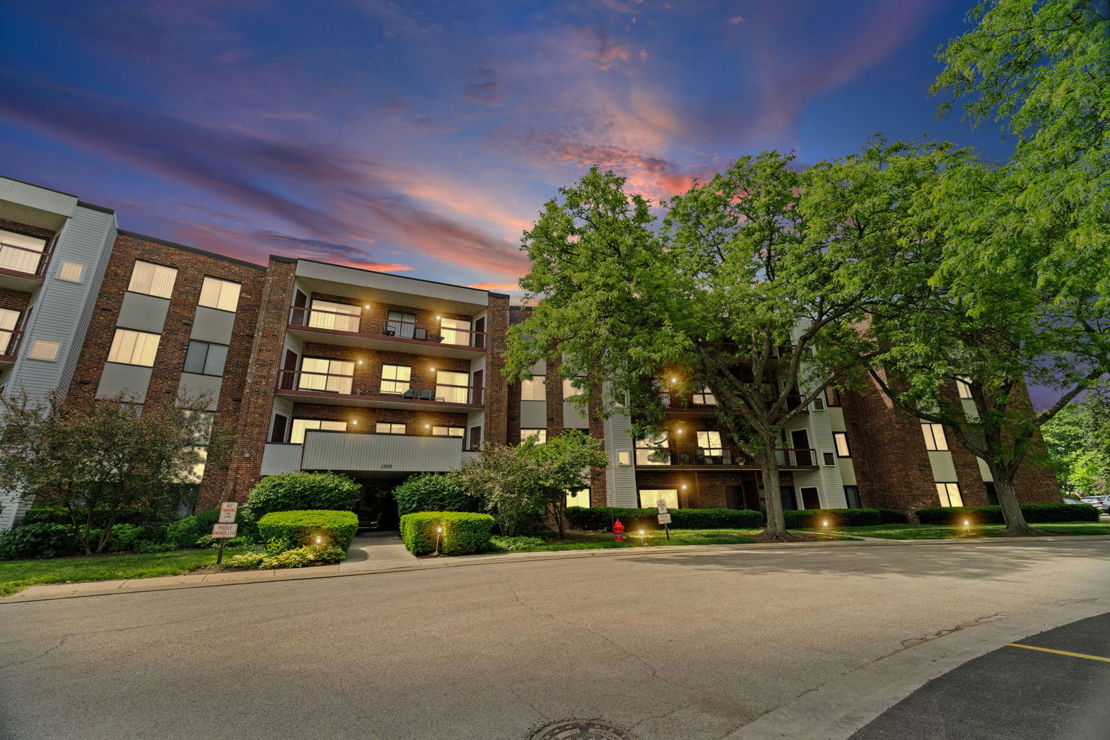 Homes for sale in Wheeling, IL | 1500 Harbour Dr #4F, Wheeling, IL 60090 | MLS# 12681400