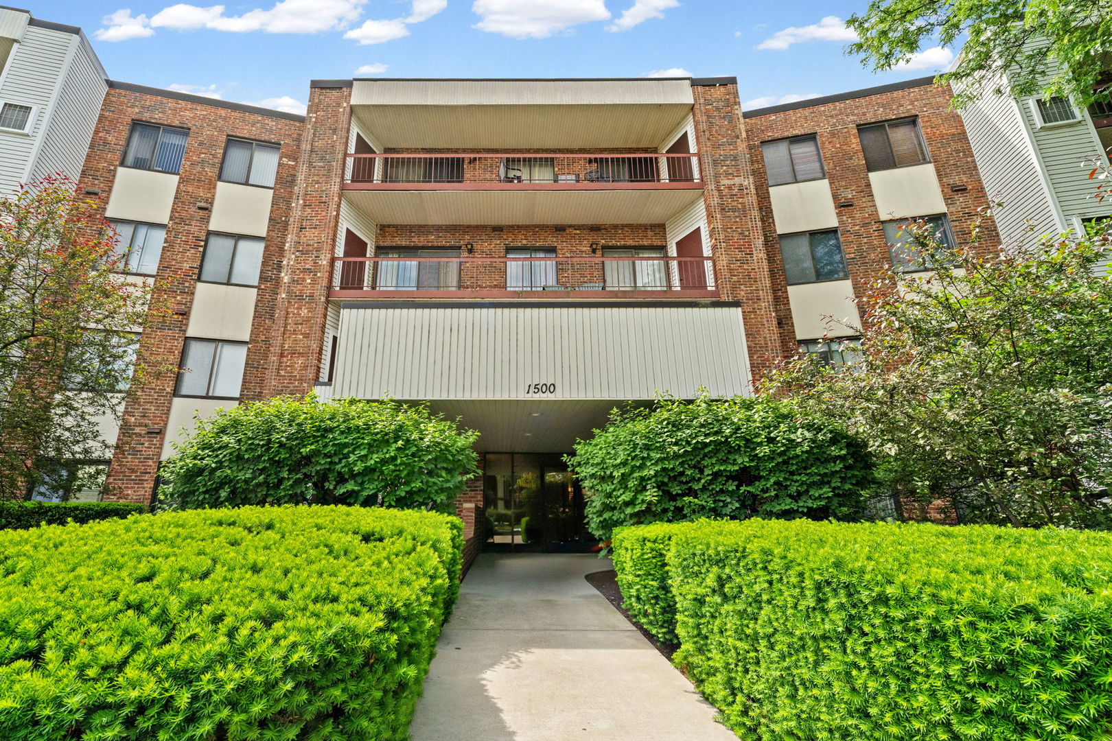Homes for sale in Wheeling, IL | 1500 Harbour Dr #4F, Wheeling, IL 60090 | MLS# 12681400