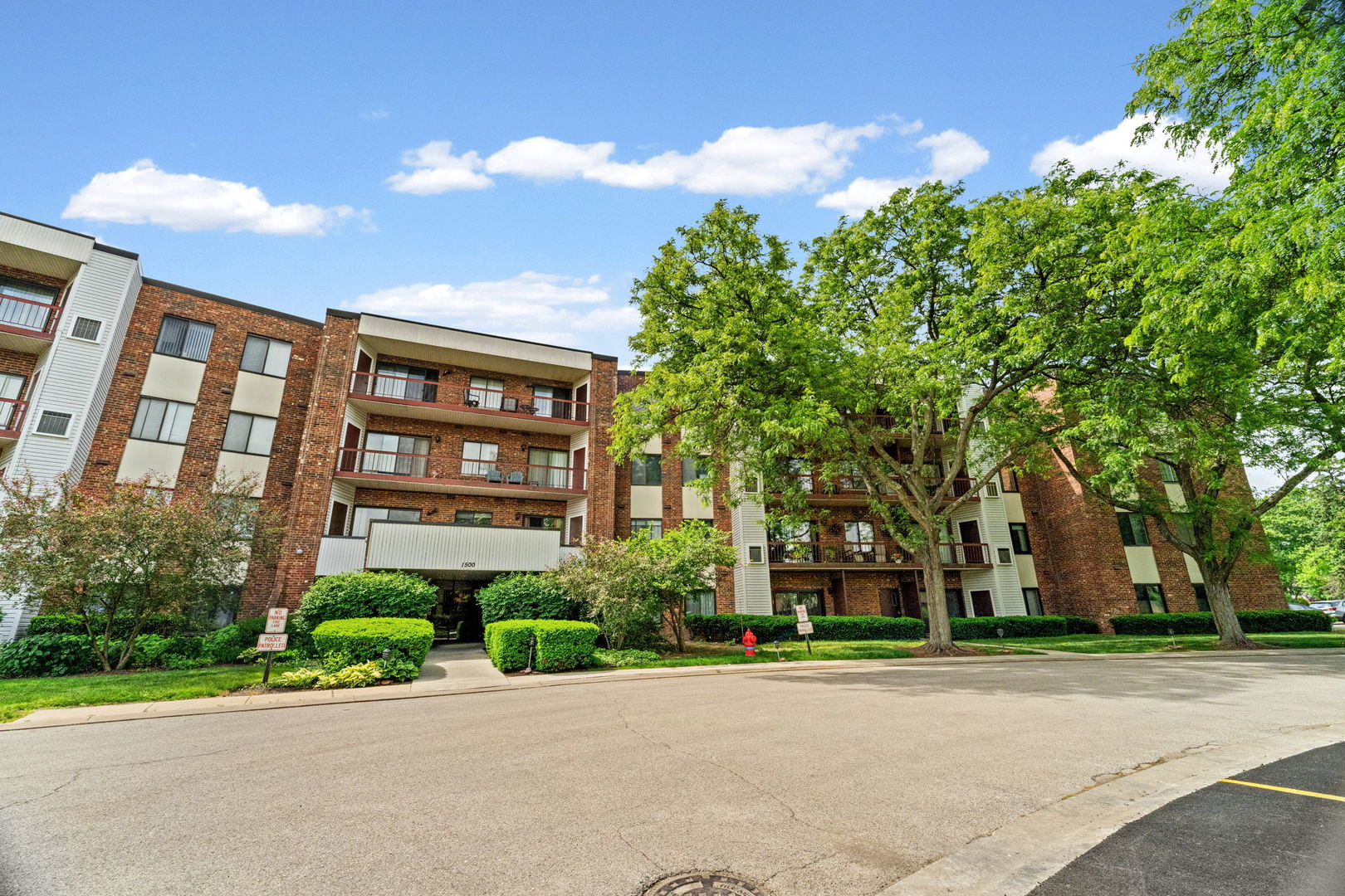 Homes for sale in Wheeling, IL | 1500 Harbour Dr #4F, Wheeling, IL 60090 | MLS# 12681400