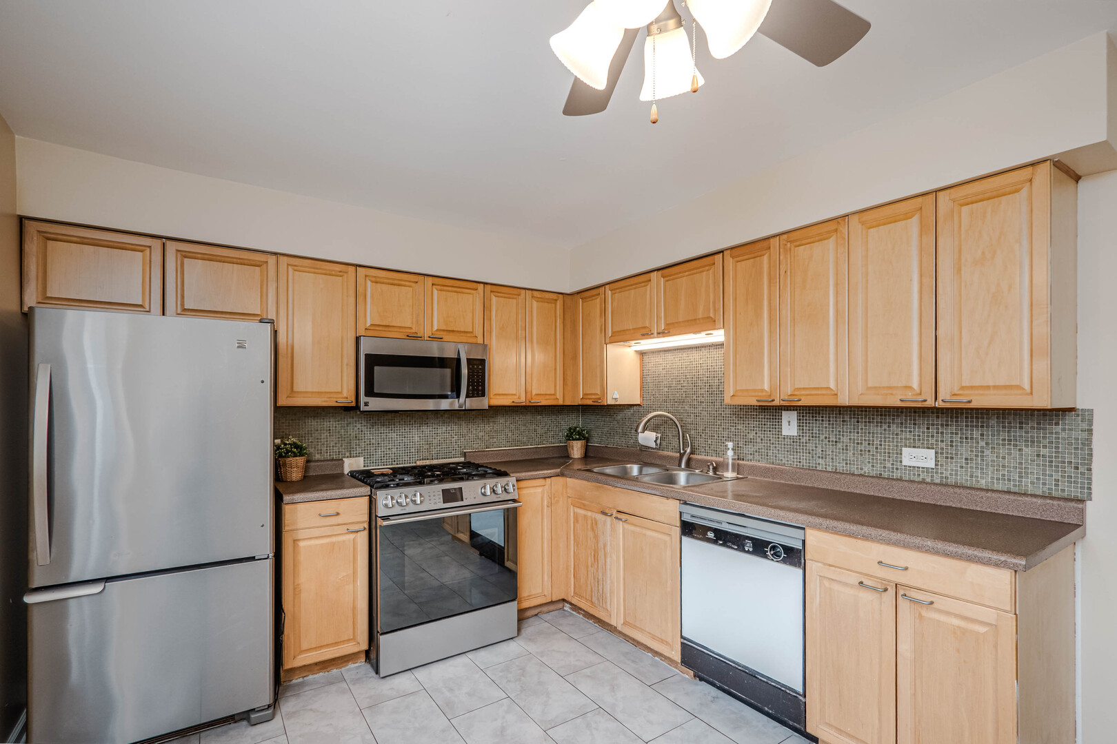 Homes for sale in Glendale Heights, IL | 685 E Fullerton Ave #201, Glendale Heights, IL 60139 | MLS# 12681496