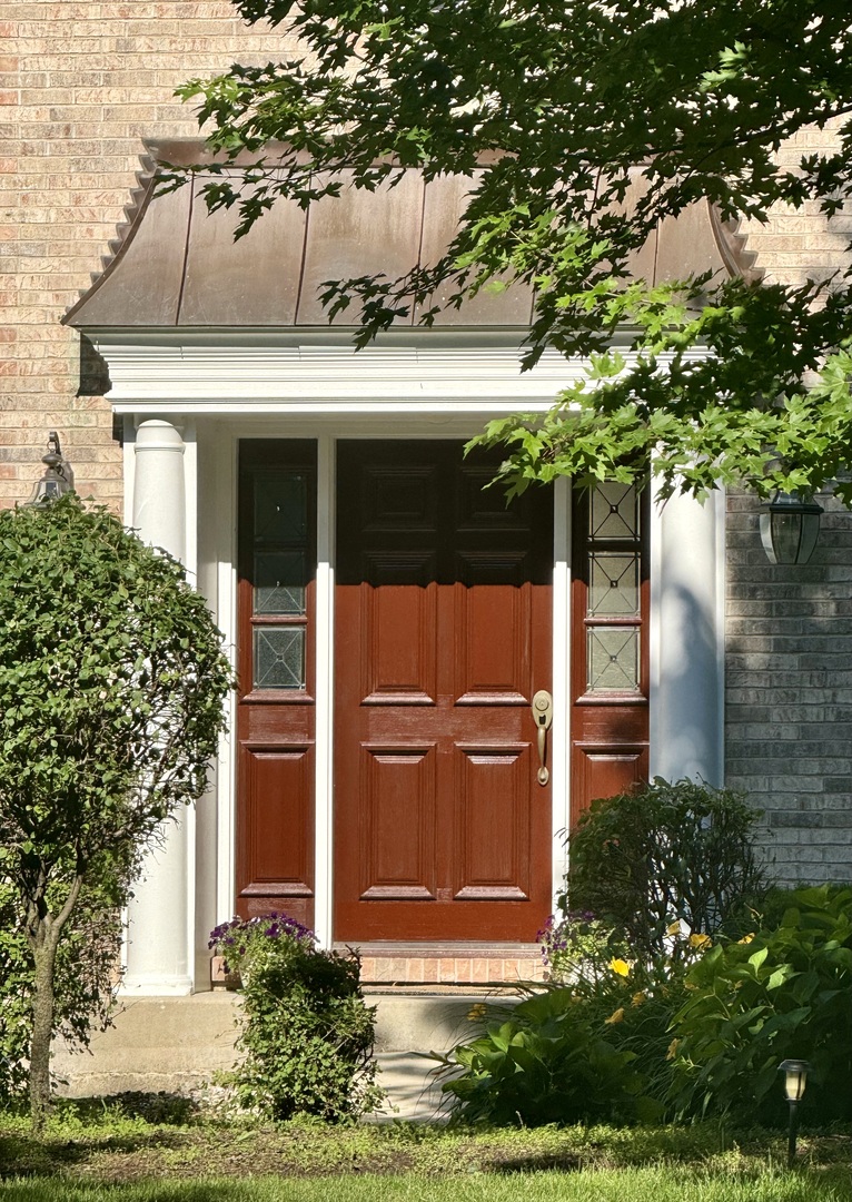 4th image of 1002 Stonehedge Rd, St. Charles, IL 60174 | MLS# 12681641