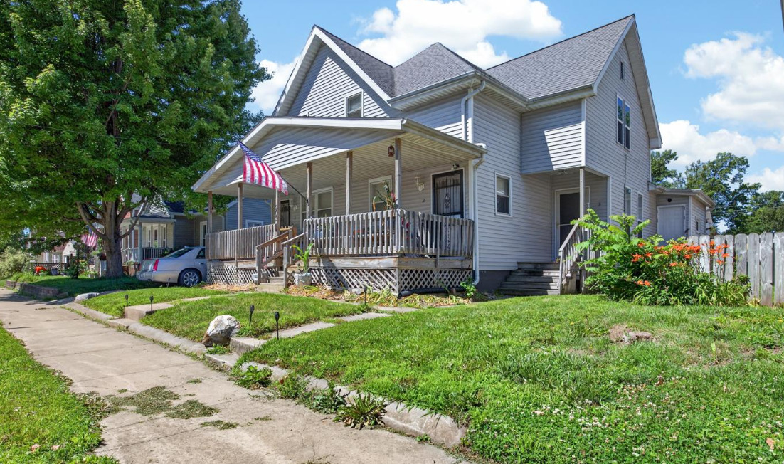 Homes for sale in Bloomington, IL | 903 Low St, Bloomington, IL 61701 | MLS# 12682093