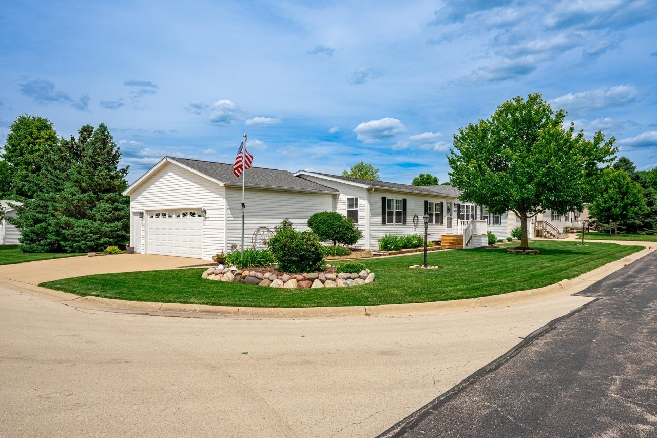 Homes for sale in Machesney Park, IL | 5604 Irving Blvd, Machesney Park, IL 61115 | MLS# 12682254