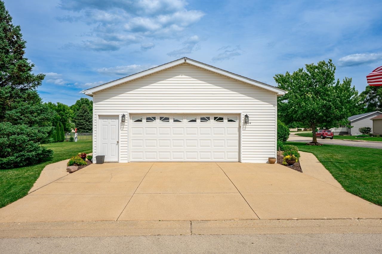 Homes for sale in Machesney Park, IL | 5604 Irving Blvd, Machesney Park, IL 61115 | MLS# 12682254