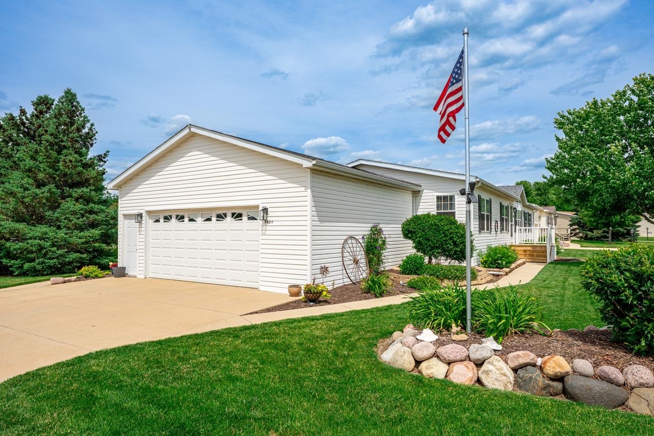 Homes for sale in Machesney Park, IL | 5604 Irving Blvd, Machesney Park, IL 61115 | MLS# 12682254