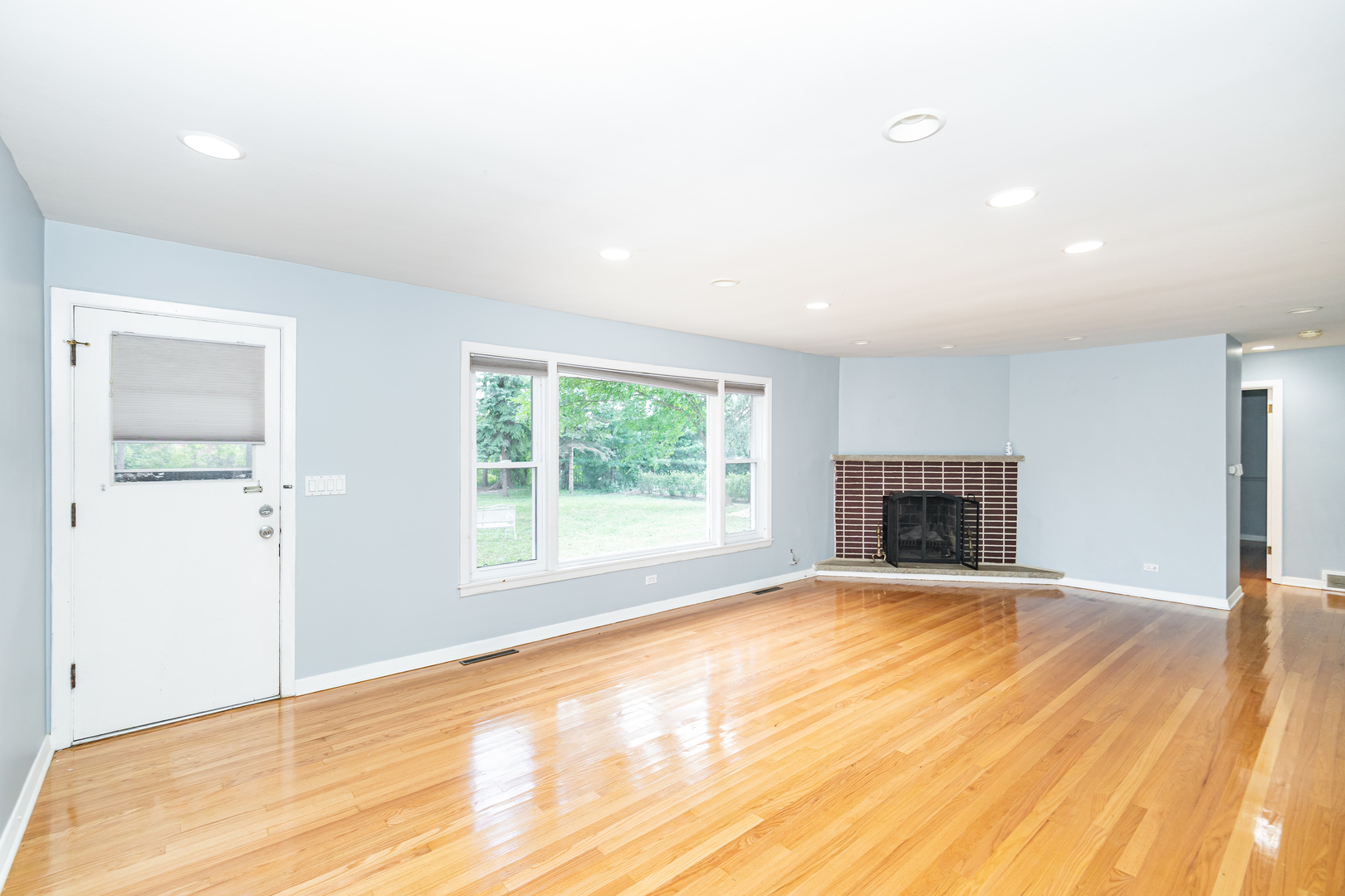 Photo 2 of Single family home for sale at 33 Briarwood Ln, Palatine, IL 60067 | MLS# 12682276 | Listing updated on 2026-09-05