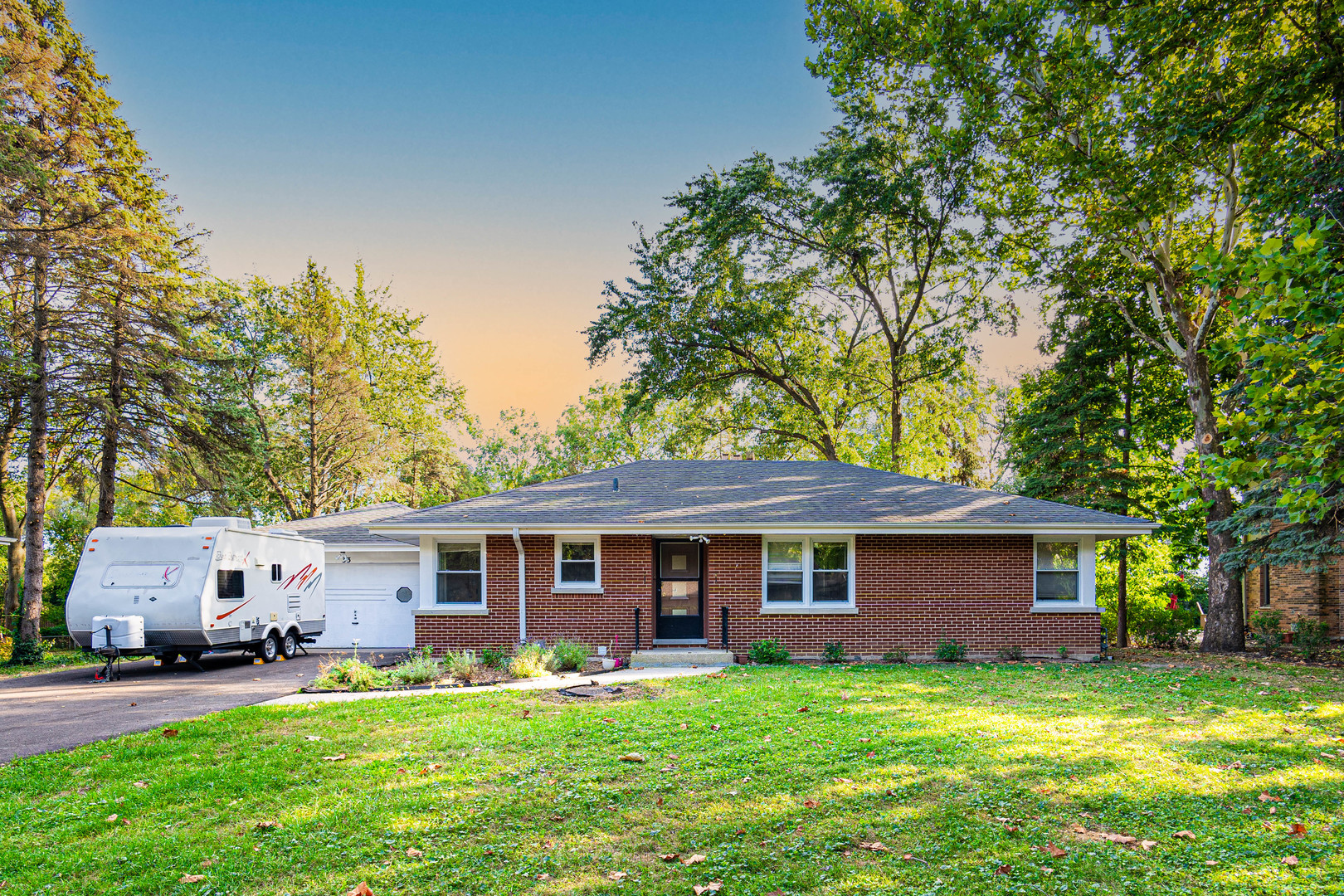 Photo 1 of Single family home for sale at 33 Briarwood Ln, Palatine, IL 60067 | MLS# 12682276 | Listing updated on 2026-09-05