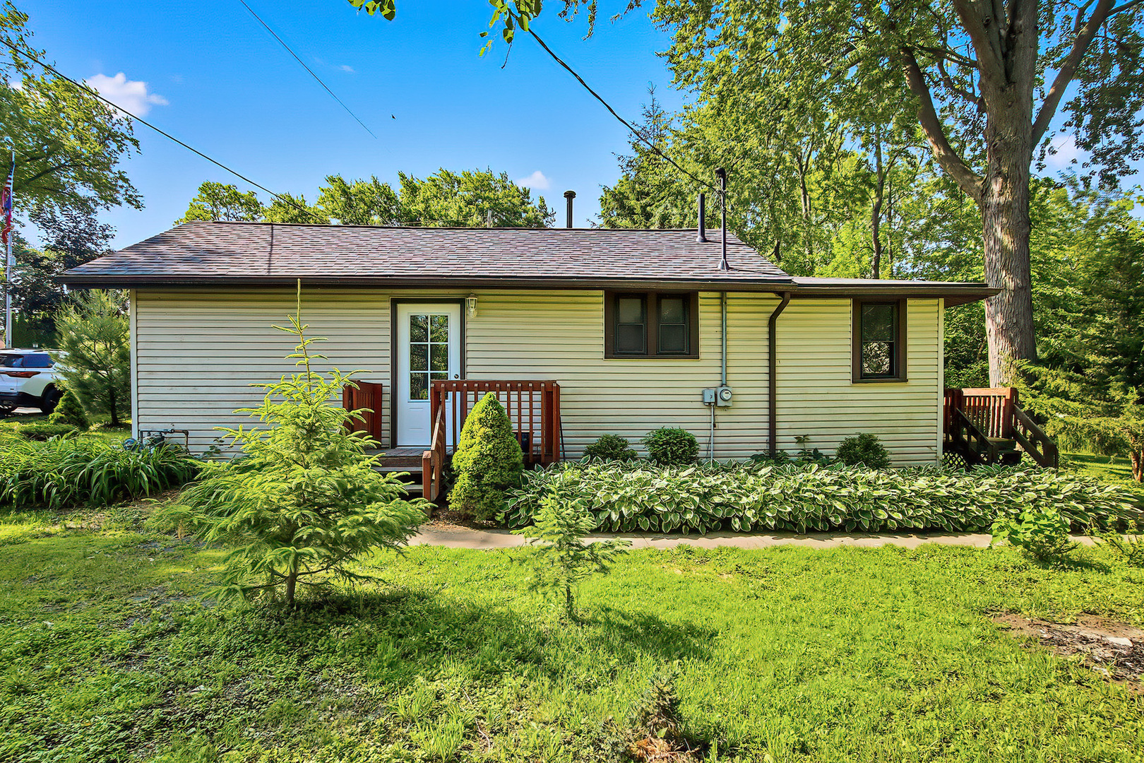 Homes for sale in Bloomfield, WI | N1543 Orchid Dr, Bloomfield, WI 53128 | MLS# 12682539
