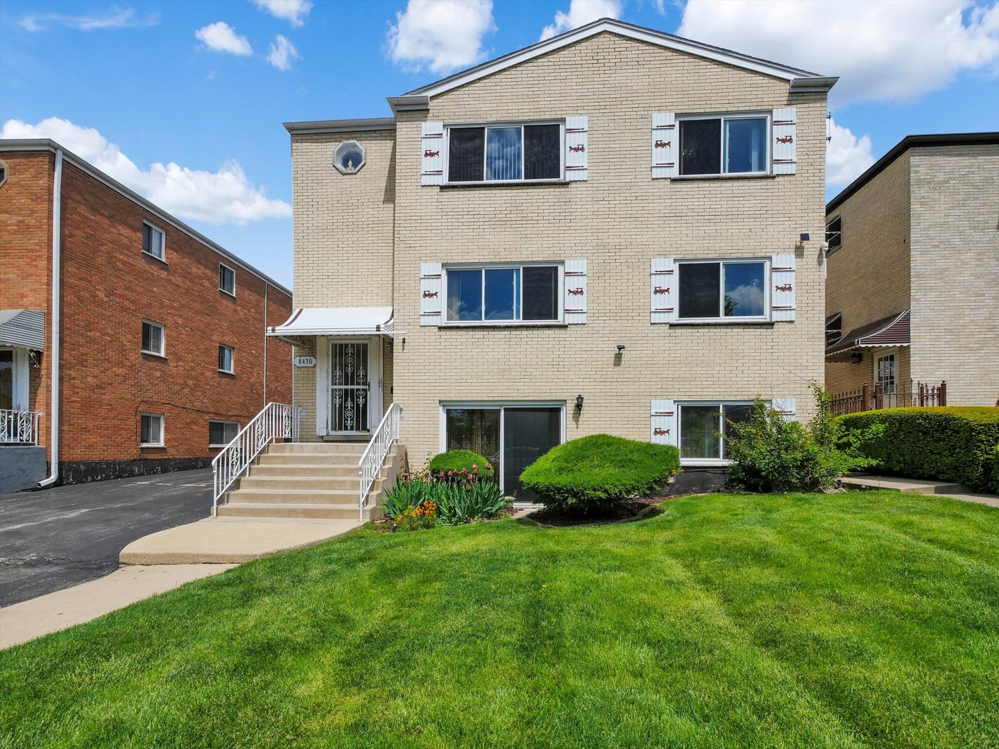 Homes for sale in Niles, IL | 8430 W Oak Ave, Niles, IL 60714 | MLS# 12682713