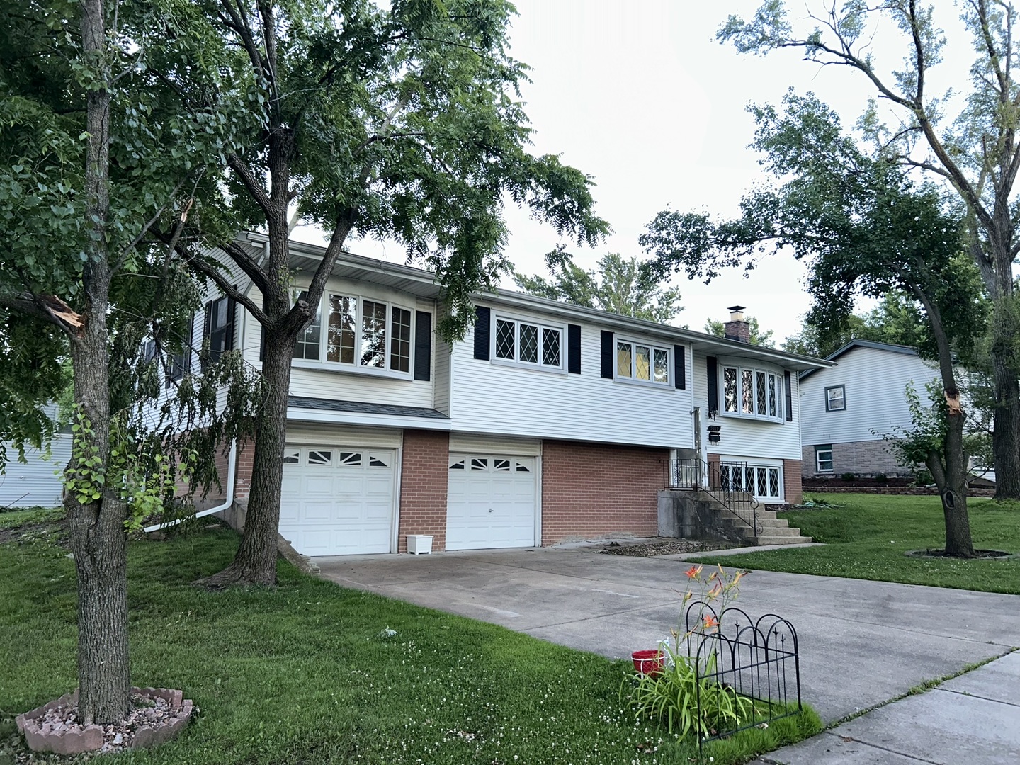 Homes for sale in Hickory Hills, IL | 9019 Beechnut Rd, Hickory Hills, IL 60457 | MLS# 12682778