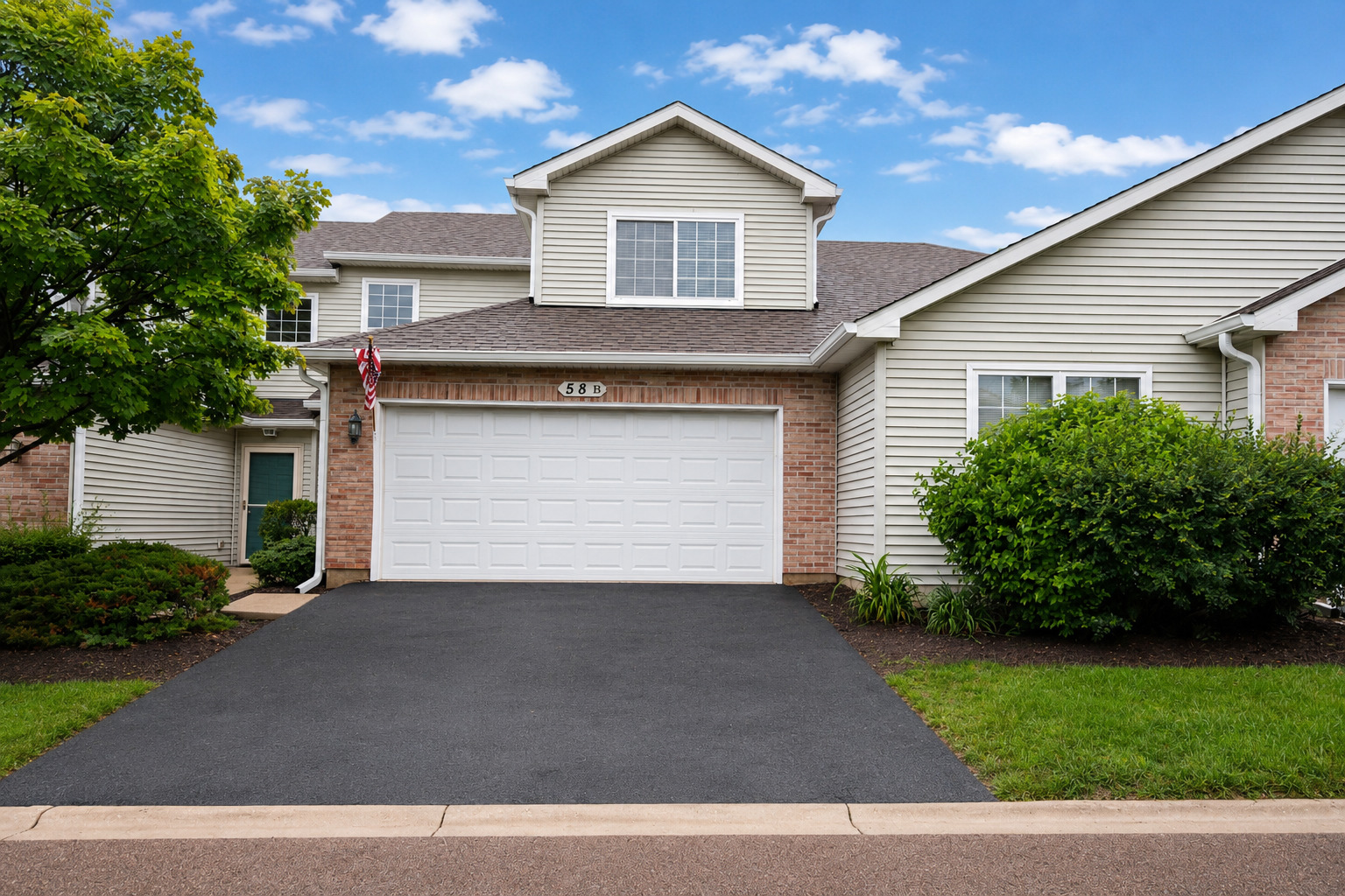 Homes for sale in Sugar Grove, IL | 58 Rolling Oaks Rd #B, Sugar Grove, IL 60554 | MLS# 12683251