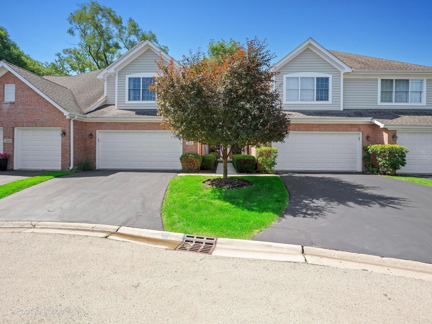 3rd image of 324 Turnberry Ln, Glen Ellyn, IL 60137 | MLS# 12683271