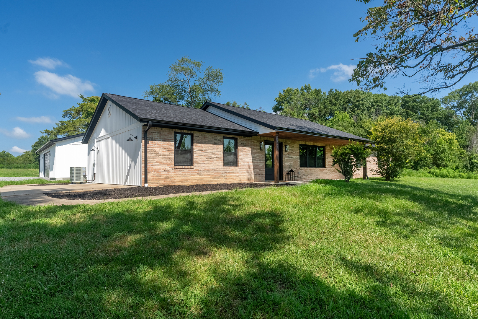 2nd image of 956 Auburn Ln Se, Goreville, IL 62939 | MLS# 12683465