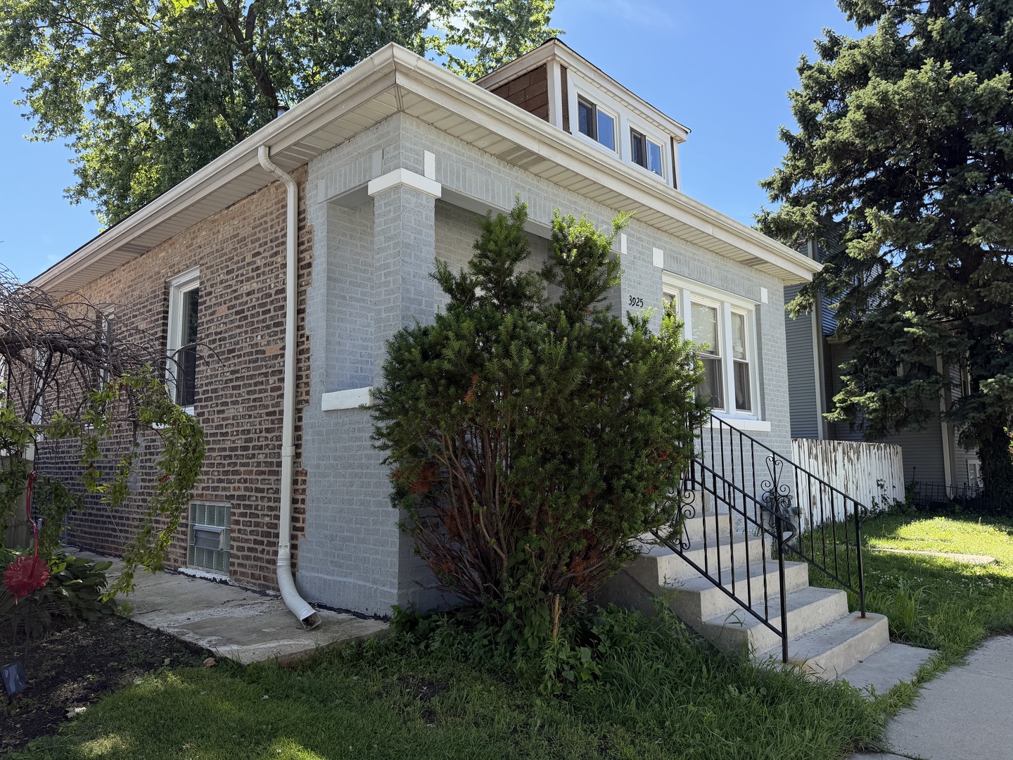 Homes for sale in Stickney, IL | 3925 Euclid Ave, Stickney, IL 60402 | MLS# 12683775