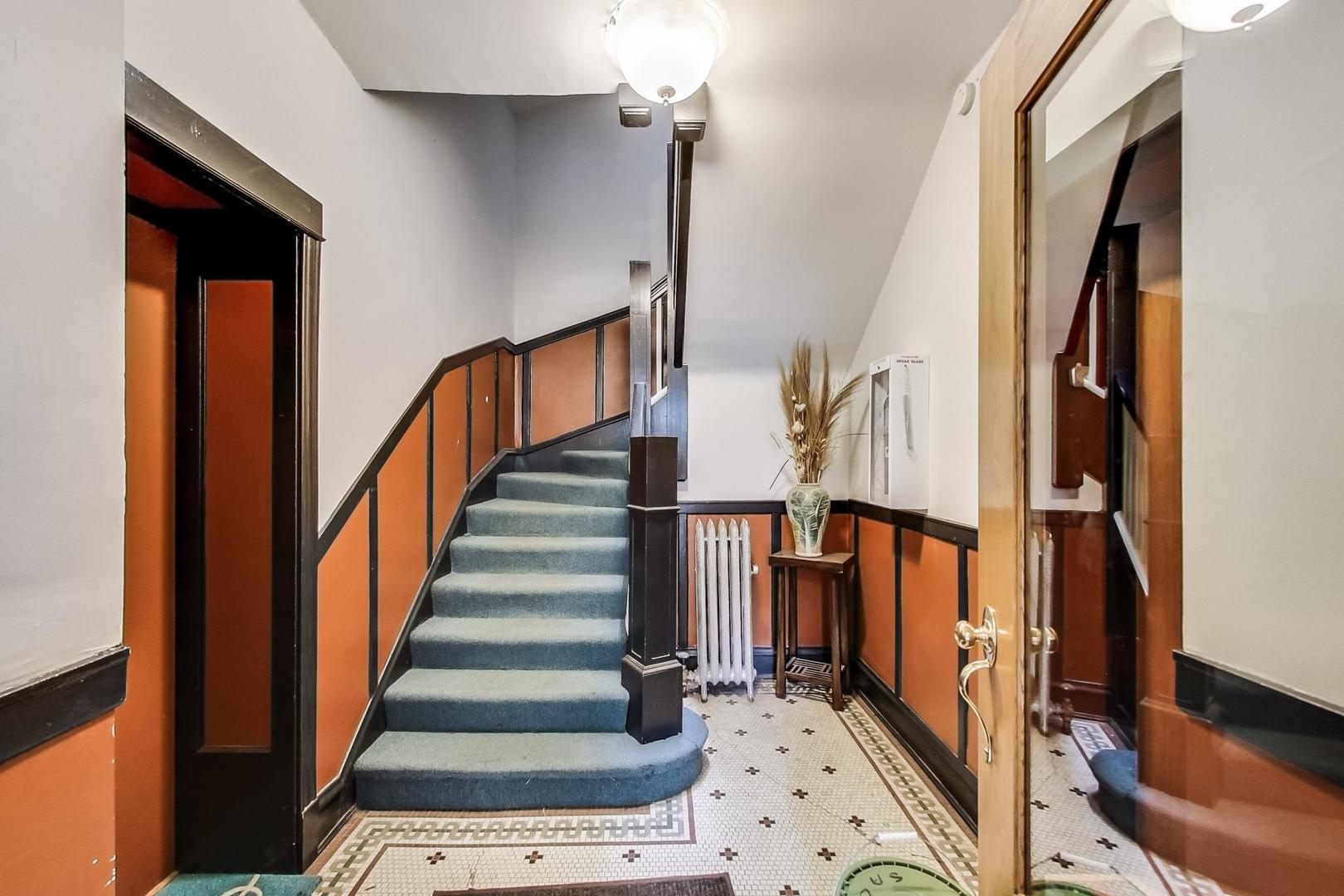 3rd image of 5251 N Winthrop Ave, Chicago, IL 60640