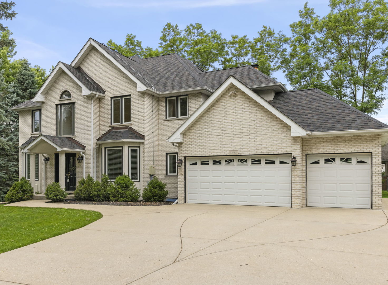 Homes for sale in Burr Ridge, IL | 16w374 94th St, Burr Ridge, IL 60527 | MLS# 12684298