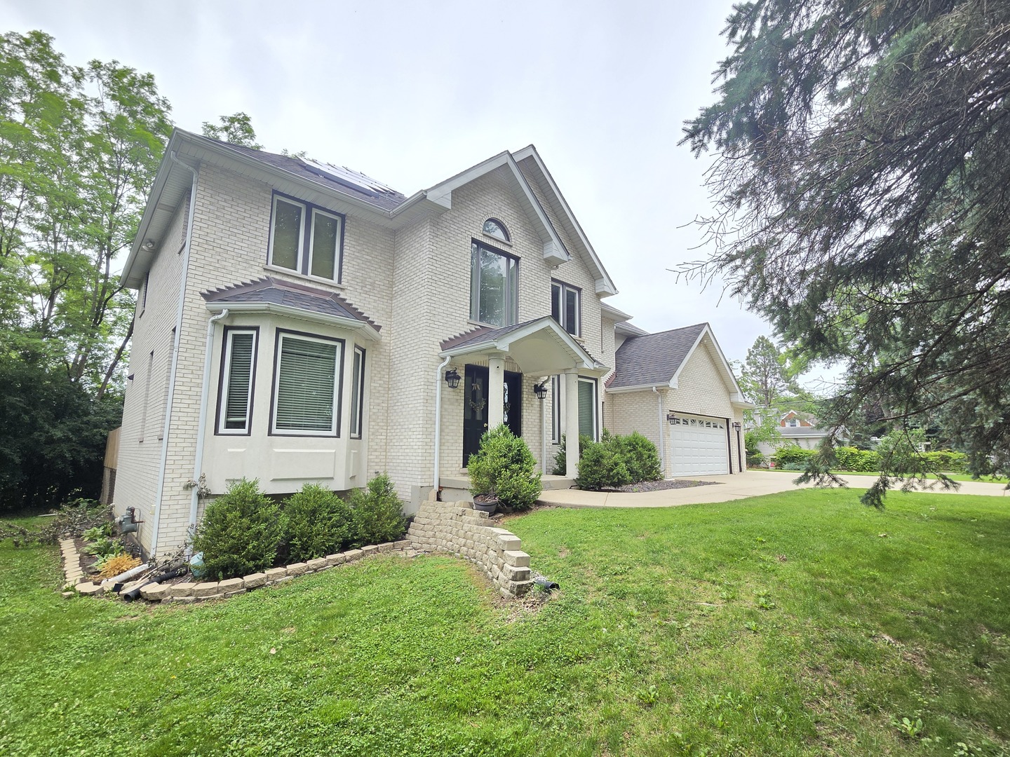 3rd image of 16W374 94Th St, Burr Ridge, IL 60527 | MLS# 12684298