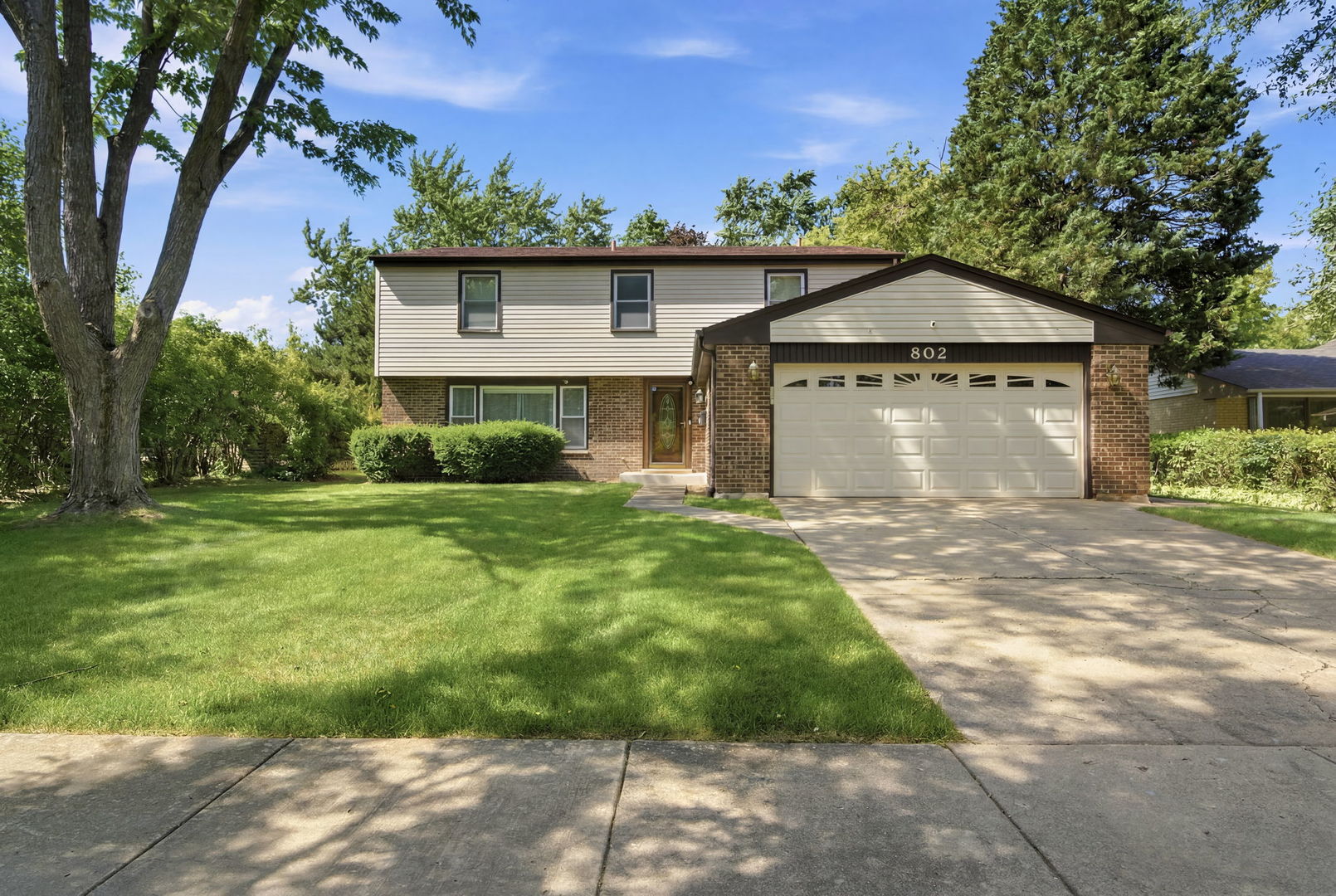 1st image of 802 E Hackberry Dr, Arlington Heights, IL 60004 | MLS# 12685096